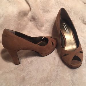 Light brown Moda Spana heels!